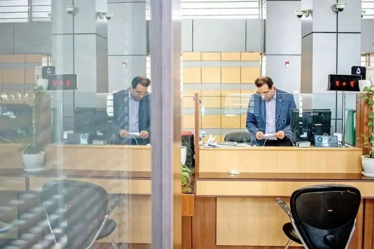 حضور اجباری کارمندان بعد از ساعت ۱۳ بدون پرداخت اضافه‌کار، خلاف قانون است