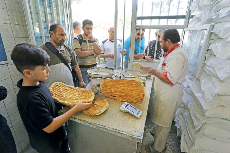 دریافت بیش از ۲ هزار تومان بابت هر قرص نان کنجدی تخلف است/ شهروندان فقط تماشاگر نباشند؛گزارش دهند!
