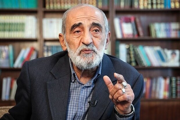 شریعتمداری: تنگه هرمز اهرم غرامت و بازدارندگی است / انتقاد از طرح «عوارض عبور کشتی‌ها»