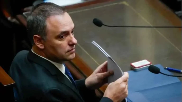 نخست‌وزیر آرژانتین در پی اتهامات فساد استعفا کرد