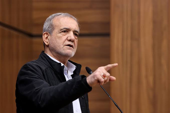 «پزشکیان را تنها نگذارید»؛ حمایت تمام‌قد از رئیس‌جمهور پس از امضای تفاهم‌نامه