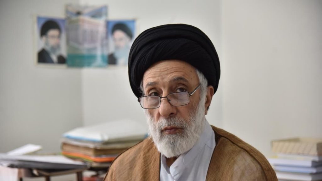 آیت‌الله سید مجتبی خامنه‌ای از تجربه و پشتوانه علمی قابل قبولی برخوردار است