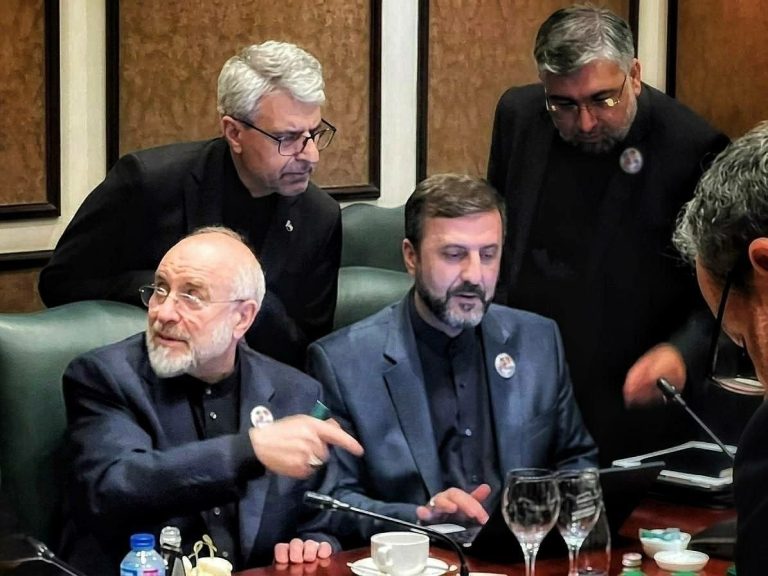 مذاکره درباره تنگه هرمز راه تنفس دشمن را باز می‌کند
