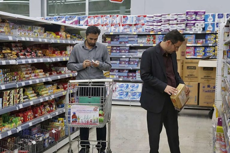 اقتصاددان: کالابرگ دیگر اثر سابق را ندارد؛ بدون مهار تورم، سفره کارگران کوچک‌تر می‌شود