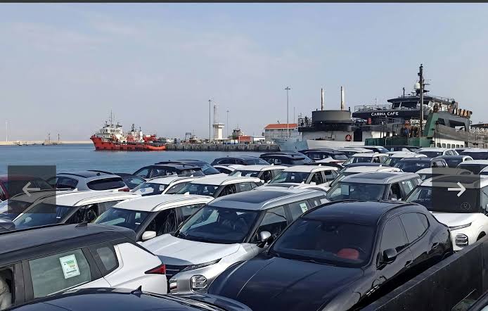 دستور قضایی برای ترخیص خودروهای منطقه آزاد از بندر امیرآباد صادر می‌شود