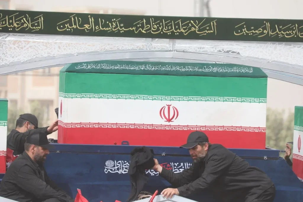 وداع مردم قم با پیکر رهبر شهید انقلاب اسلامی در مسیر جمکران تا حرم حضرت معصومه(س)