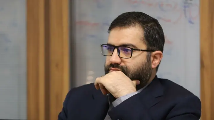 انتقاد از سقاب اصفهانی: در مورد بنزین حرفهای هیجانی می زند