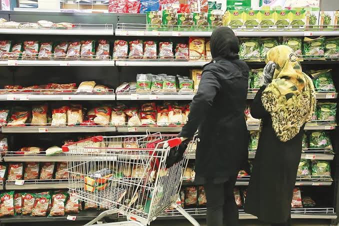 کیهان از آزادسازی صادرات برخی کالاهای اساسی در شرایط جنگی انتقاد کرد