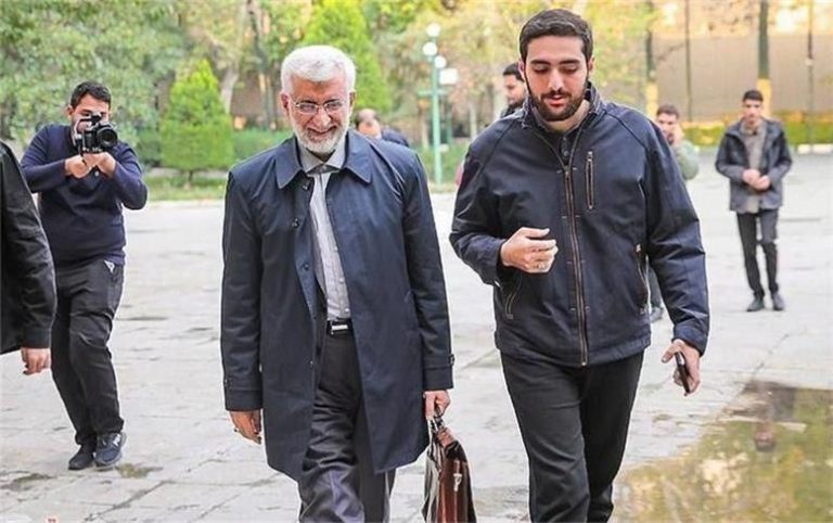 «سوپرانقلابی‌ها» مقابل رویکرد رهبری ایستاده‌اند