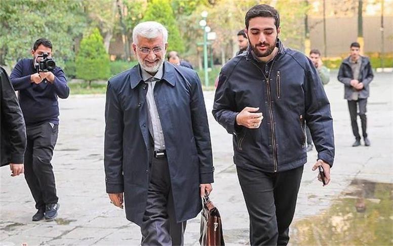 «سوپرانقلابی‌ها» مقابل رویکرد رهبری ایستاده‌اند
