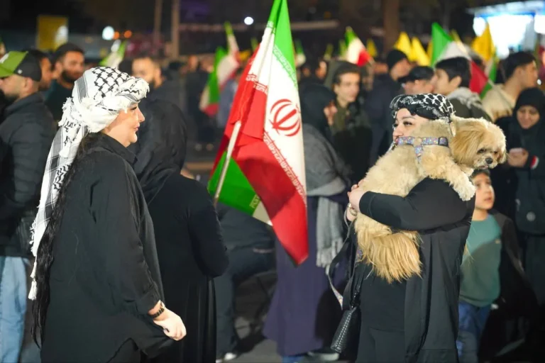 ماندن در خیابان ضروری است؛ اما بازنگری در شکل تجمعات ضروری‌تر